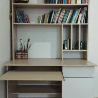 کتابخانه و میزکار