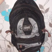 یک عدد کوله پشتی مناسب دبستان