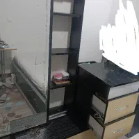 کمد آرایشی و لباس