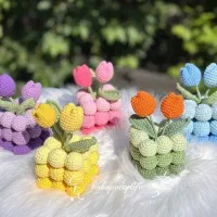 عروسک، اویز و گل