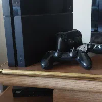 ps4 همراه ۳ دسته و کینکت و دو دیسک