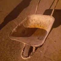 فرغون وچرخ بنایی داشکا قدیمی بدون پوسیدگی و محکم|مصالح و تجهیزات ساختمان|تبریز, |دیوار