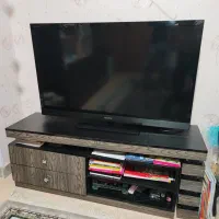 تلویزیون ۴۶ اینچ سونی گیرنده دار با میز تلویزیون