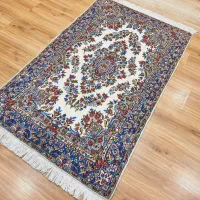 ذرع و نیم دستباف کرم رنگ آکبند|فرش|تهران, اکباتان|دیوار