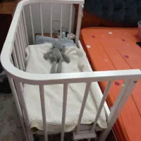 تخت کنار مادر