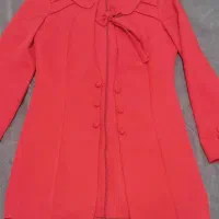 کت بلند رنگ قرمز|لباس|تهران, سبلان (لشگر)|دیوار