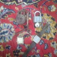 دوتا قفل و دوتا ساعت عتیقه