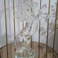 مجسمه شیشه ای