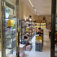 کارگر ساده مرد. کار در فروشگاه بازارصالح آباد غربی