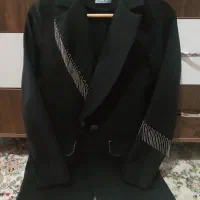 کت مشکی زنجیر دار و کت مجلسی قرمز