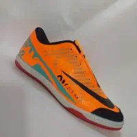 کفش ورزشی یوز پا