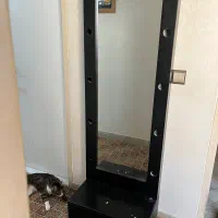 مبل تخت شو و آینه لامپی