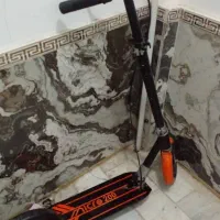 یک عدد اسکوتر کاملا سالم و نو