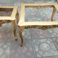 میز جلو مبلی همراه با یک عسلی