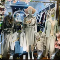 فروشنده پوشاک زنانه