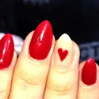 کاشت ناخن شهرک پردیس با سابقه کاری ۸ ساله