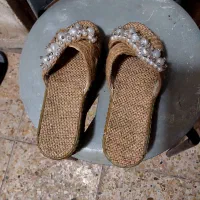 یک جفت صندل  و یک جفت کتونی عروس