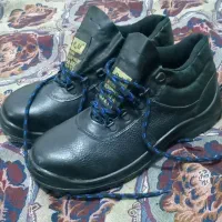 کفش کارمعاوضه باپرنده|کیف، کفش، کمربند|زاویه, |دیوار