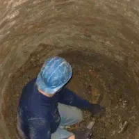 کندن چاه و کنده کاری های مربوط به ساختمان