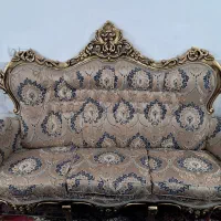 مبل سلطنتی ۹ نفره (به همراه ۳ میز و ساعت و اینه)