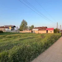 زمین «۱۰۰۰»متر/کاملاً مسکونی/بر اسفالت محلی