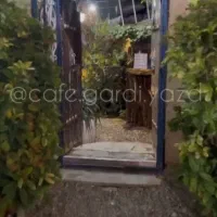 باریستا و قیلون زن و خدماتی و سفارش گیر وصندوقدار