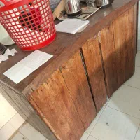 تعدای میز ویترین میز چوبی کانتر