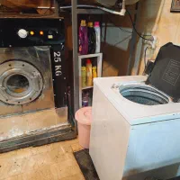 خشکشویی و رنگرزی شهرک مدنی.سه راه پناهی