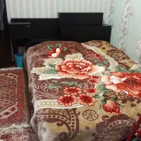 تخت دو نفره مشکی به همراه آینه شمعدان (دست دوم)