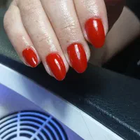 خدمات کاشت ناخن