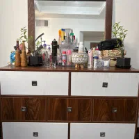 آیینه و میز دراورلباس