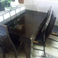 یک میز نهارخوری نیک عدد ویترین ویک جا کفشی هر۳تا