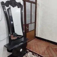 ایینه و زیر میزی