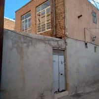 حیاط نقلی دوطبقه