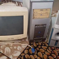 فروش کامپیوتر قدیمی با مانیتور.کیس.و دو تا اسپیکر