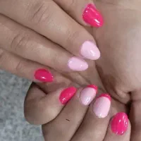 خدمات رایگان ناخن با بهترین متریال|خدمات آرایشگری و زیبایی|شیراز, کوی وحدت|دیوار