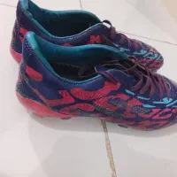 ۲ عدد کفش یکی آدیداس سایز ۴۳ یکی نایک سایز ۴۲