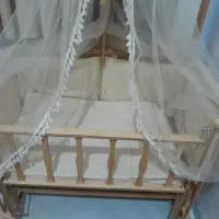 تخت کنار مادر