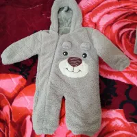 لباس بچگانه|کفش و لباس بچه|میانه, |دیوار