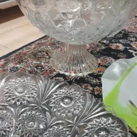 چندتا میوه خوری وفنجان زرین وکاسه شکل سیب