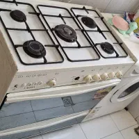 اجاق گاز فر دار کاملا سالم