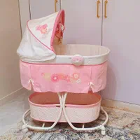 تخت کنار مادر گهواره موزیکال