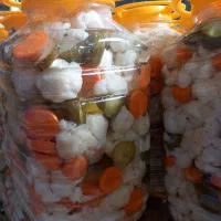 ترشی و خیارشور به قیمت عمده