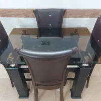 میز و صندلی ناهار خوری سالم و در حدنو