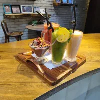 به سالن کار خانم نیازمندیم