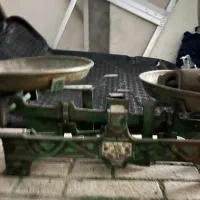 ترازو قدیمی و سنگین عتیقه همراه با وزنه