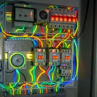 کارشناس و تکنسین برقکار ساختمان و صنعت