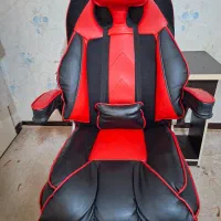 صندلی گیمینگ به همراه میز