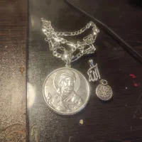 شمایل با زنجیر نقره