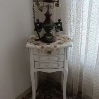 میز تلفن و تلفن